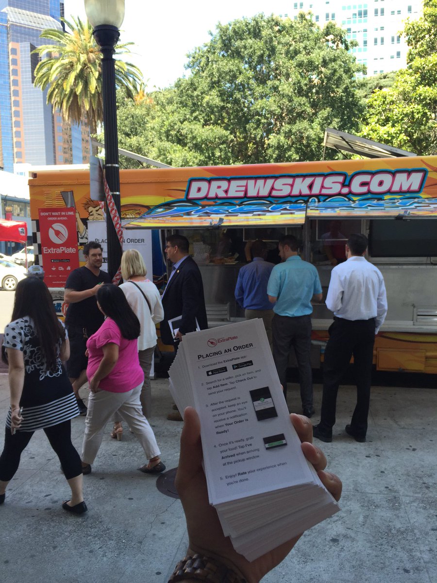 drewskishotrod's tweet photo. Happy 5 YEARS DREWKIS FAMILY! We are out here until 1:30 PM! #ExtraPlateApp #ExtraPlate #Drewski https://t.co/MCjpIXELuZ