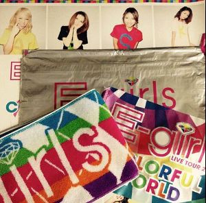 egirls_present's tweet photo. 【アカウント開設プレゼントキャンペーン！！🎉】

E-girlsのグッズを多数入荷したため

抽選で５名様にTシャツ、タオル、ペンライトなどのE-girlsグッズをプレゼントします✨

応募はフォロー＆RTだけ🎁

抽選日（6/3） https://t.co/LPkoq3Vvxa