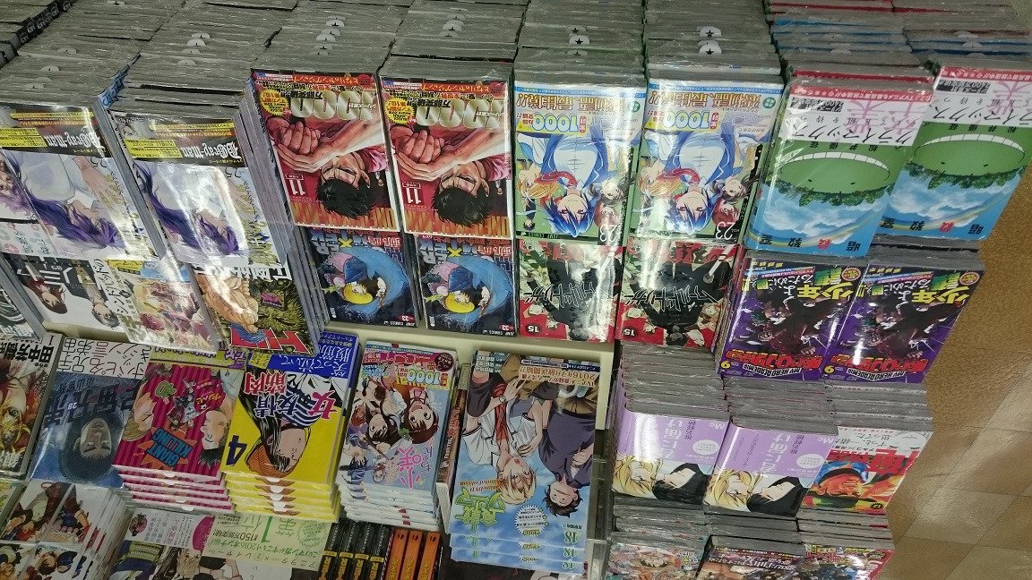 旭屋書店志木店 本日はジャンプコミックス発売日 僕のヒーローアカデミア ニセコイ 暗殺教室 ワンパンマン ワールドトリガー Dグレイマン そして待望のh H最新刊が発売です しみじみ眺めてしまうポスターも掲示中なｺﾐｯｸｺｰﾅｰでお待ちしています