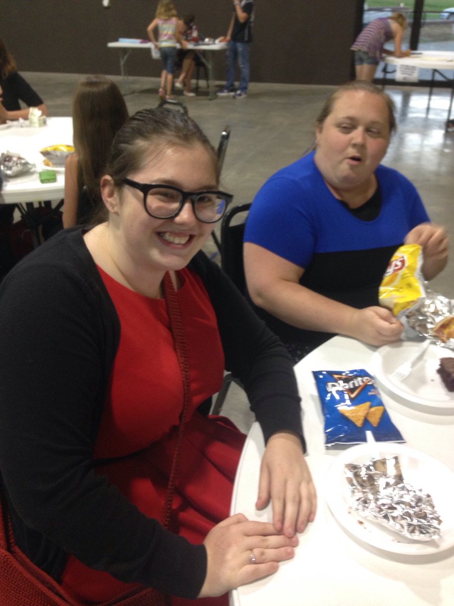 jscottis's tweet photo. Summer Food Program kicked off Wed Nt in Vienna #Illinois serving hungry kids/teens #kidmin #NoKidHungry @BartLoyd https://t.co/Z1VJWw3G1v