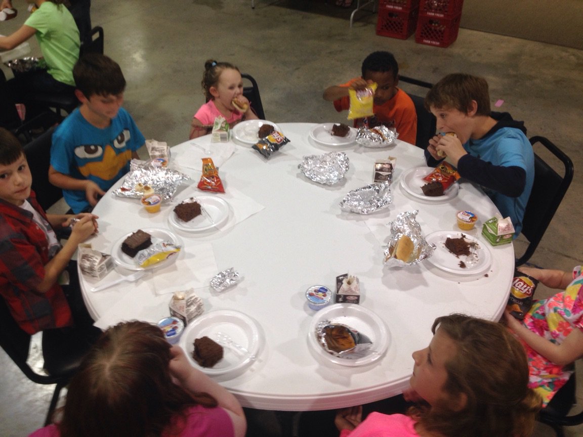 jscottis's tweet photo. Summer Food Program kicked off Wed Nt in Vienna #Illinois serving hungry kids/teens #kidmin #NoKidHungry @BartLoyd https://t.co/Z1VJWw3G1v