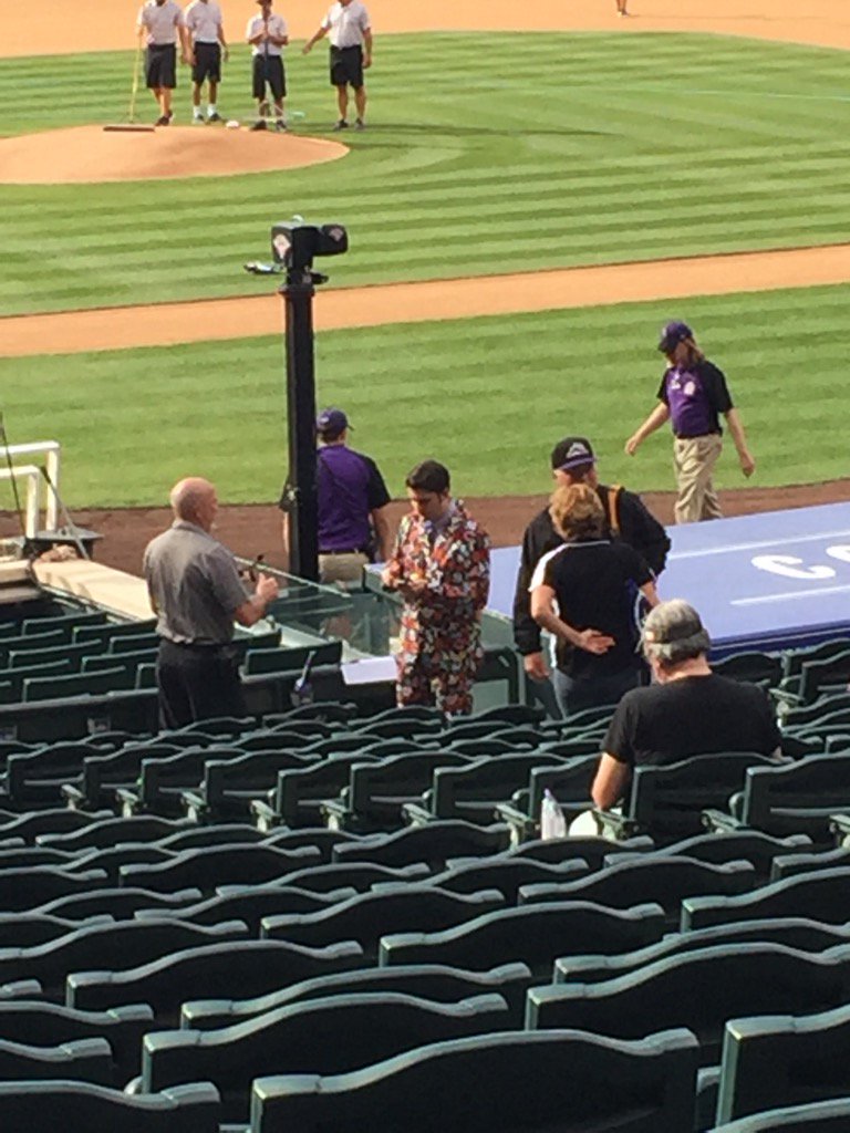 christinebowin's tweet photo. @Rockies....where can I get a suit like this?!!??? #awesome #MLB #Rockies https://t.co/cVWKFt0FdY