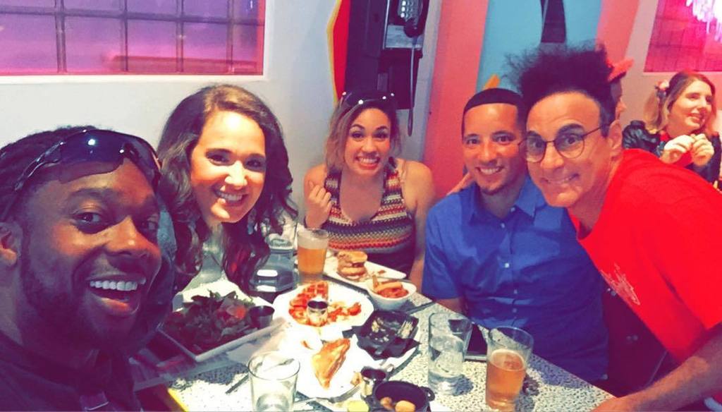 showbizshelly's tweet photo. IT'S MAX!!!! #savedbythebell #savedbythemax #EdAlonzo @jshowchicago #wickerpark https://t.co/jRt9tUjwXj https://t.co/LZlBFkKotz
