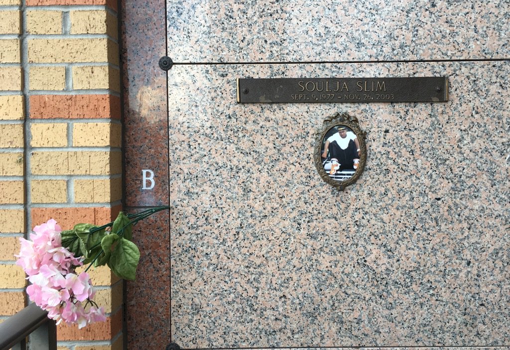 NOHiphopArchive's tweet photo. Soulja Slim's grave. Mt Olivet. 6/2/16 https://t.co/nbzC73MWhS