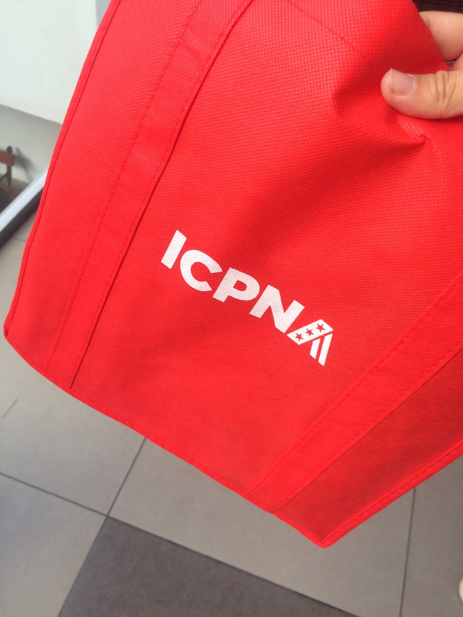 fiorelaramosc's tweet photo. Gracias por la bolsa y la cartuchera jaja @icpnaoficial @MotherOfIcpna #basicfour #friends #classmates #thank #red https://t.co/ipdTrSrDwN
