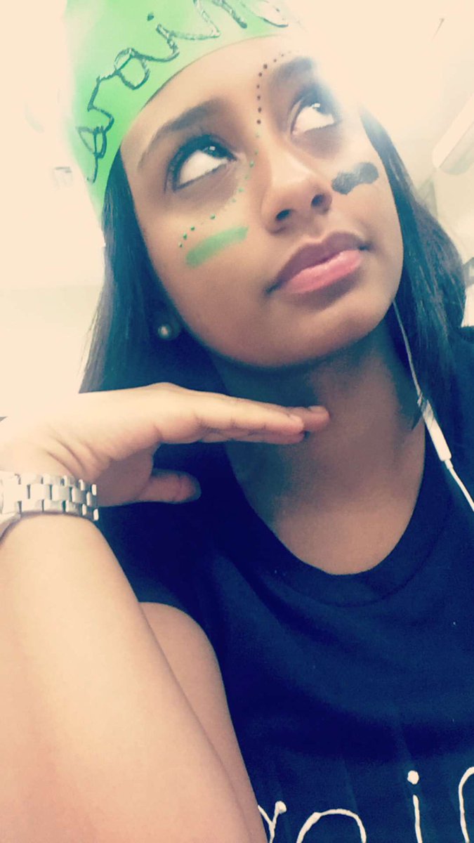 cristalenid305's tweet photo. #seniorkickoff 2017 😛😇 https://t.co/NZJNaYNNzF