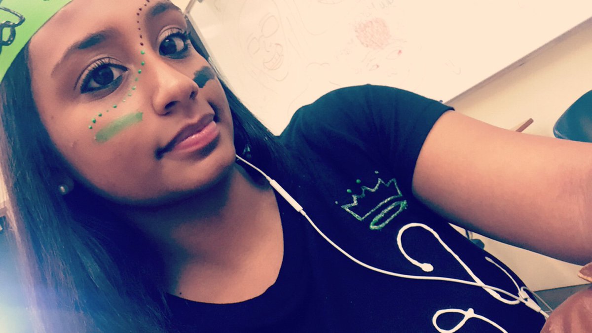 cristalenid305's tweet photo. #seniorkickoff 2017 😛😇 https://t.co/NZJNaYNNzF