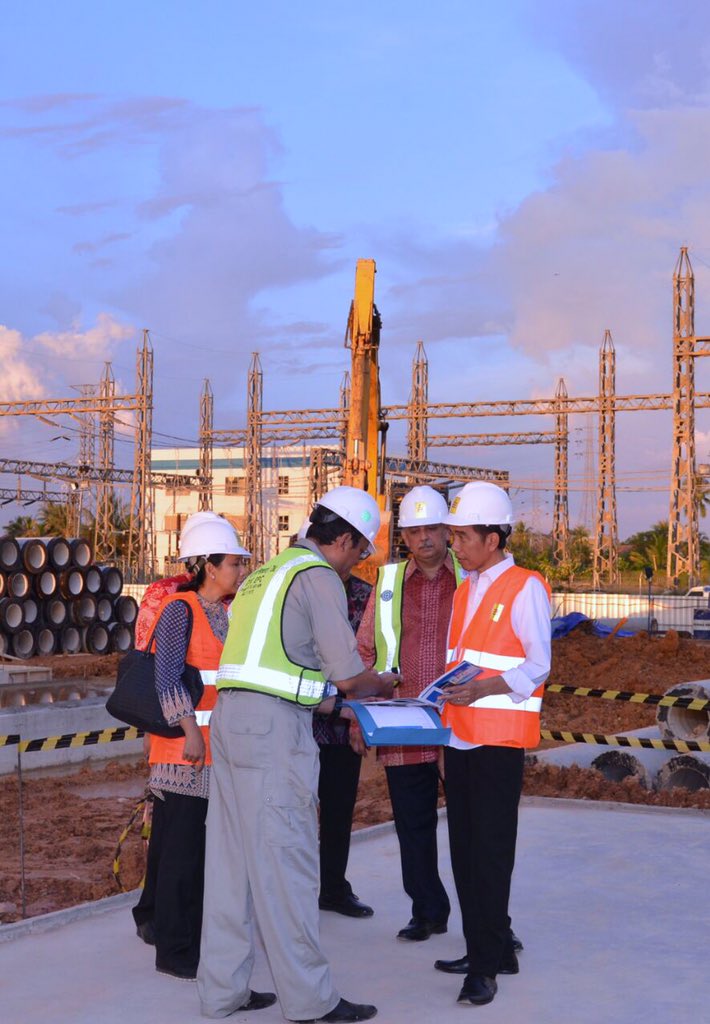 jokowi's tweet photo. Pembangkit listrik mangkrak hrs diselesaikan, pembangkit baru segera dibangun utk penuhi harapan rakyat Kalbar -Jkw https://t.co/06GOmKkQlL