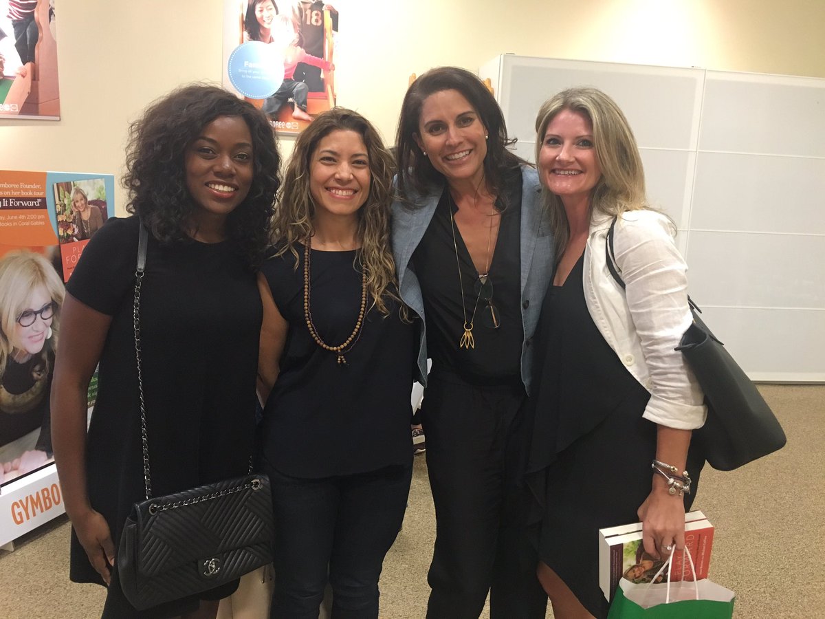 mysportymom's tweet photo. Great evening supporting our fellow #femfessionals at the #PlayItForward book signing! #gymboree https://t.co/Qae8XD8fDX