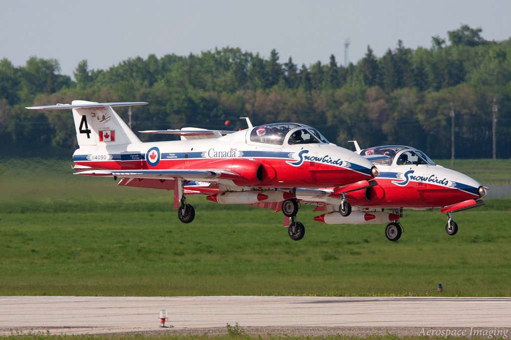 amatthewsphoto's tweet photo. And so it begins...@mbairshow 
#CFSnowbirds #SNBD4 @steveoreedo https://t.co/3pse0rYfNY