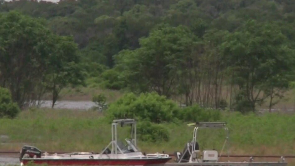 У США військова вантажівка впала в річку: є жертви - фото 4