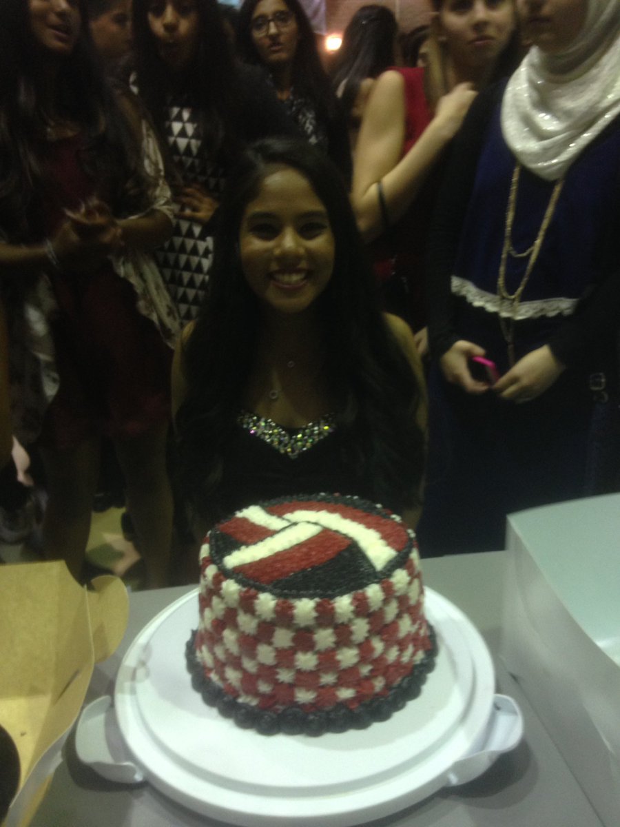 PLoiLam's tweet image. I challenged her to make a cake worthy of representing our silver medal status in gr 9 girls vball
#DidNotDisappoint