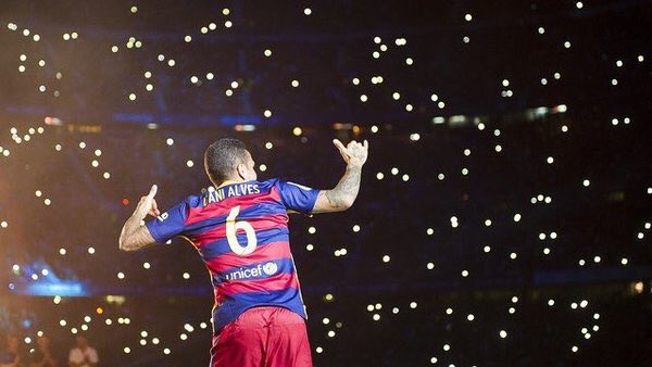 forcabarca_ar's tweet photo. الفيس مع برشلونة :
- 391 مباراة.
- 286 فوز ، 65 تعادل ، 40 خسارة.
- سجل 21 هدف وصنع 97.
-فاز بـ23 لقب.
“ظهير إسطوري” https://t.co/CEkNzrja3q