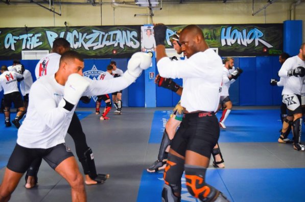 DonJoyPerformX's tweet photo. Repost from @UFC Welterweight fighter Kamaru Usman @USMAN84kg wearing the #DonJoyPerformance Trizone knee support https://t.co/DcsSaFGirE