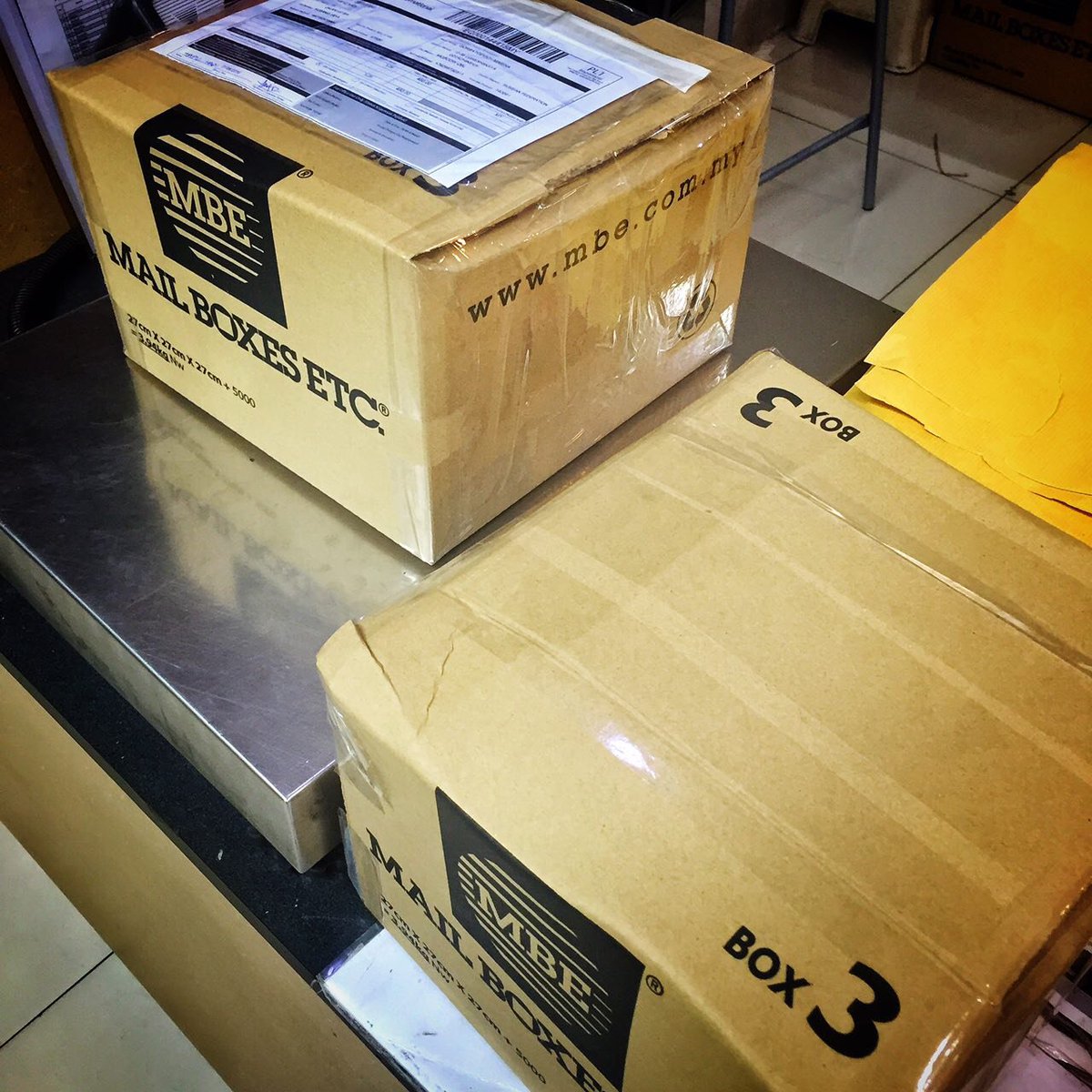themonkeylab's tweet photo. 500 bottles To Moscow Russia with love #vapeporn #vape #vapecommunity #vapelife #meltingzombies #vapingstyle https://t.co/RvGfdg1jHD