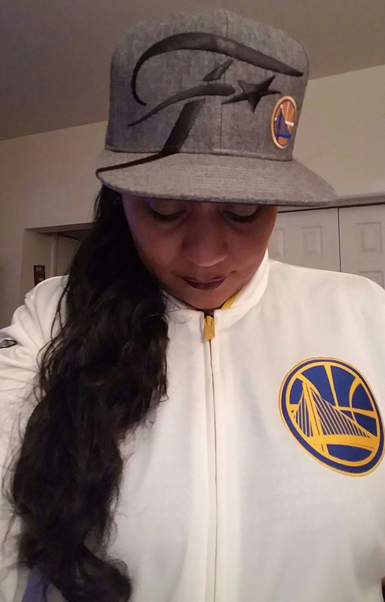 mfromthesfbay's tweet photo. Game Time
#GameReady
Saying a Prayer for the @Warriors
#DubNation
#StrengthinNumbers
#NBAFinals
#GoBacktoBack https://t.co/nxA8sbckWD