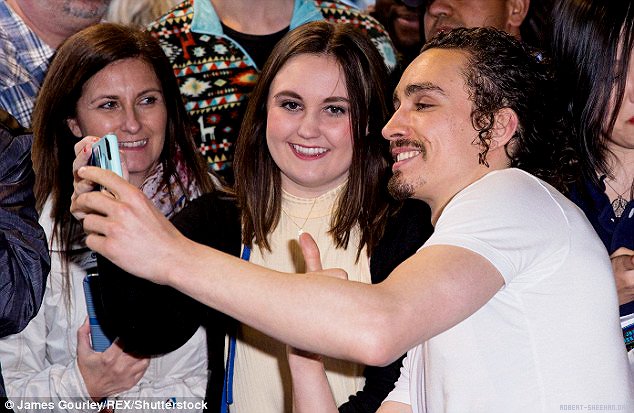 RobSheehanOrg's tweet photo. Event: Gorgeous photos of @RobMSheehan at #TheSpoils Premiere in London, 2 June 2016 https://t.co/16yBSg7y03