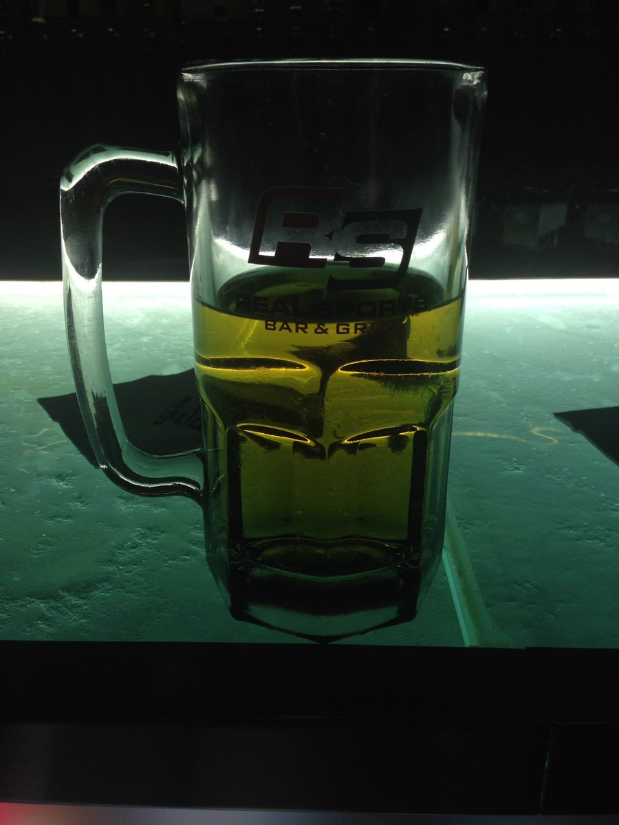 uoft_newfie's tweet photo. #rsvip pay my tab I'm here from the Arctic!!! #table720 @RealSports https://t.co/Muw1Sussxj