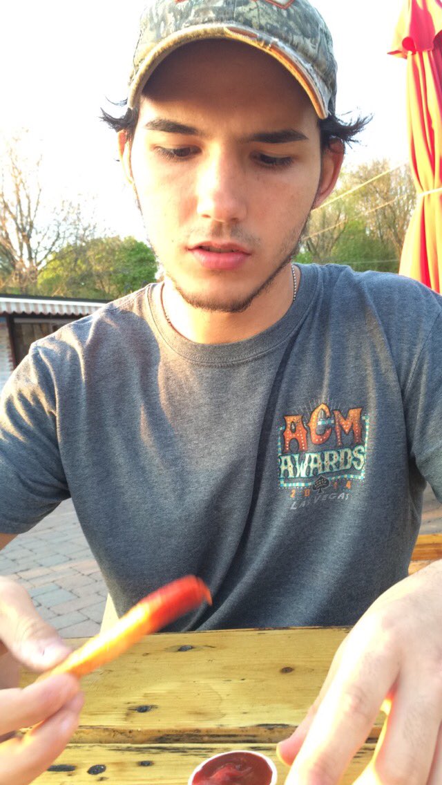 jrhue27's tweet photo. Bf appreciation post💗💗 thanks for driving me everywhere😘 love ya dude😁 https://t.co/qPEzVwcSeN