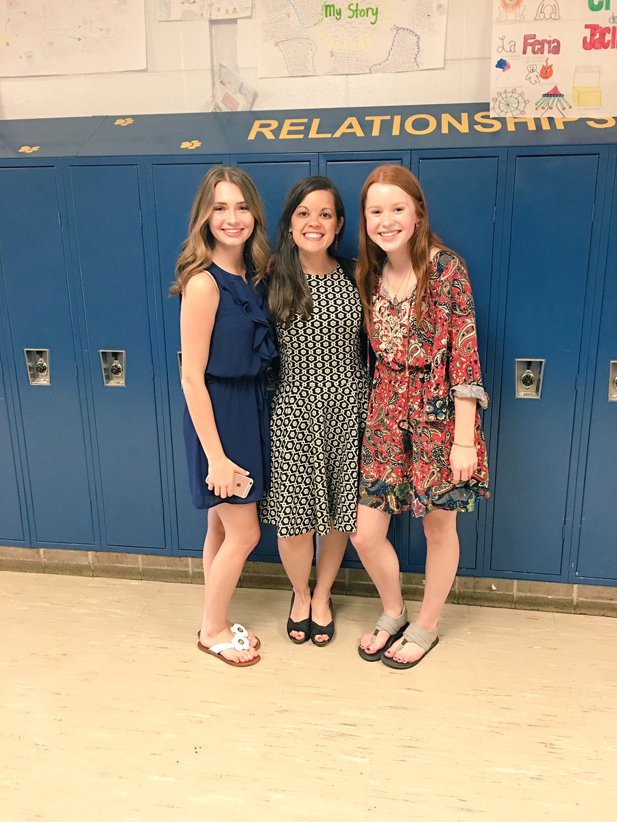 SpanishCJHS's tweet photo. @islayhepburnn @addisonmgale @emilyylwhite5 9th Grade Awards Ceremony #mostresponsible #bighearts #fastestpresident https://t.co/NepuRvbILf