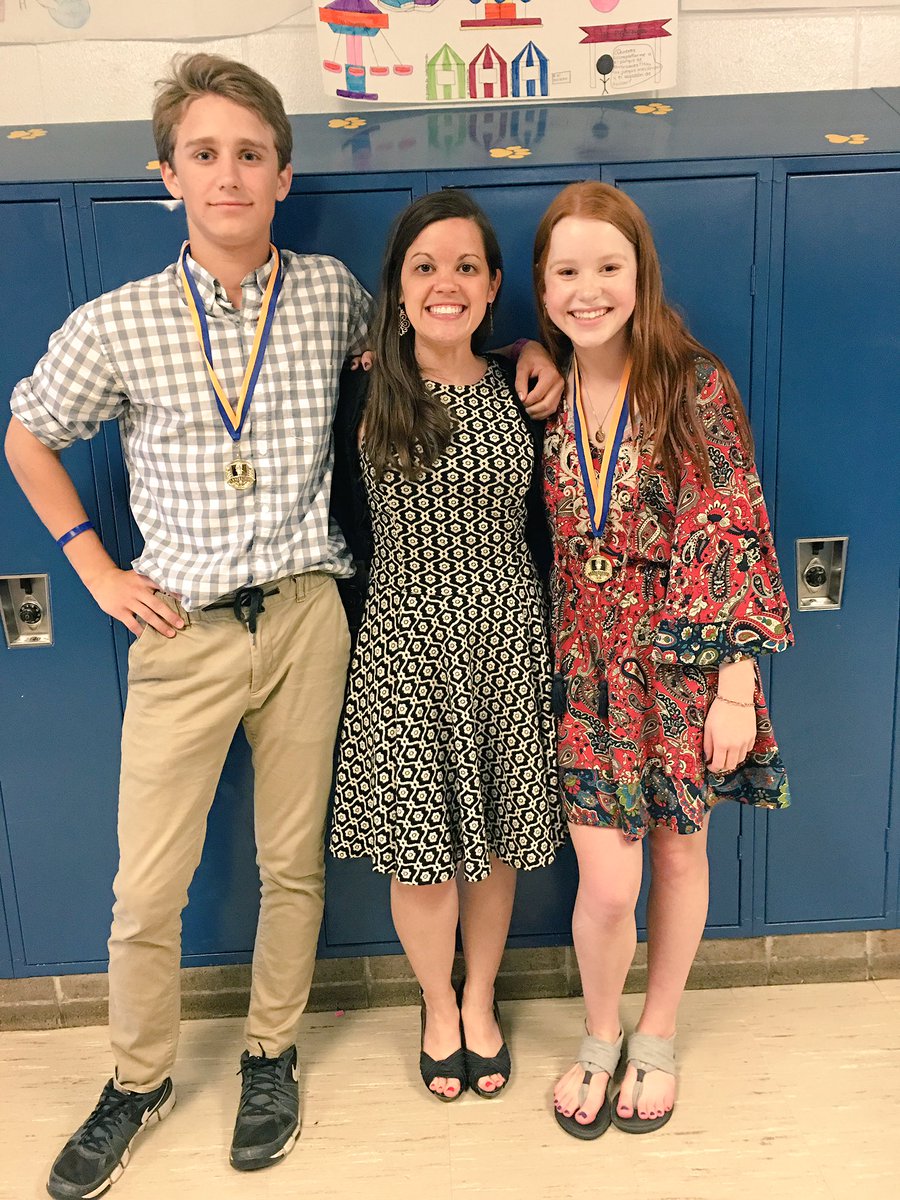 SpanishCJHS's tweet photo. @islayhepburnn @addisonmgale @emilyylwhite5 9th Grade Awards Ceremony #mostresponsible #bighearts #fastestpresident https://t.co/NepuRvbILf