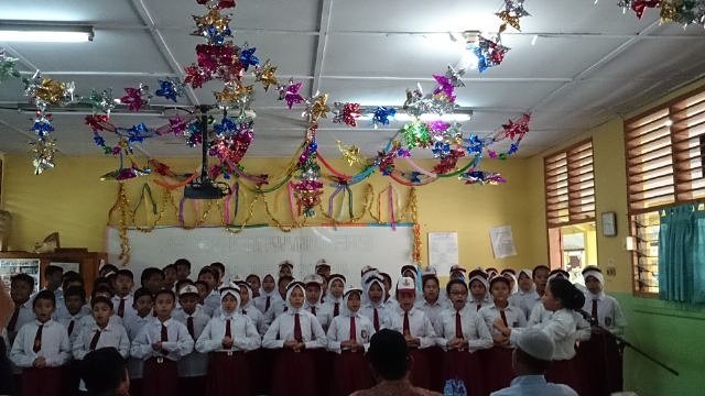 Nafisa_2003's tweet photo. Acara perpisahan kelas 6 sdn susukan 09 pagi https://t.co/Wl6GWdCMkD