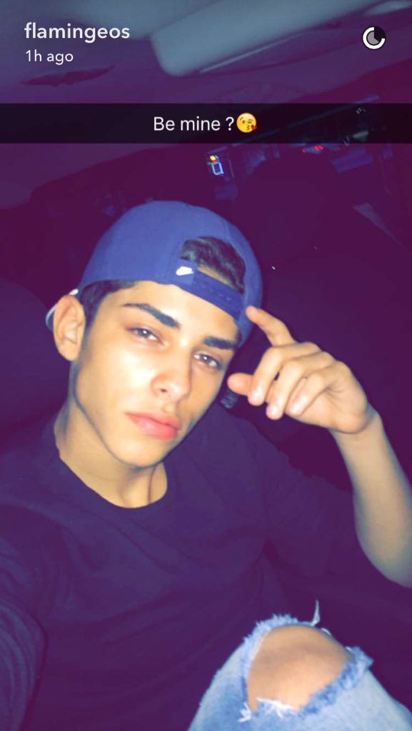 flamin_fam_'s tweet photo. I'll be yours πππ #flaminfam #flamingeo #mydaddy @Flamingeos https://t.co/aMP8uRa4OI