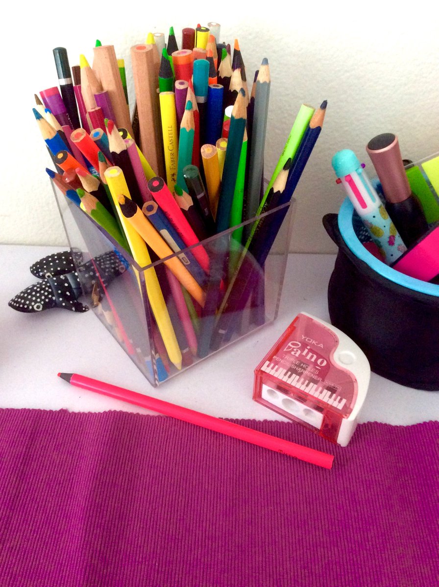 originDrawpic's tweet photo. Základ je mít pastelky-) having pastels is basis -) https://t.co/XG4CQcxTXG