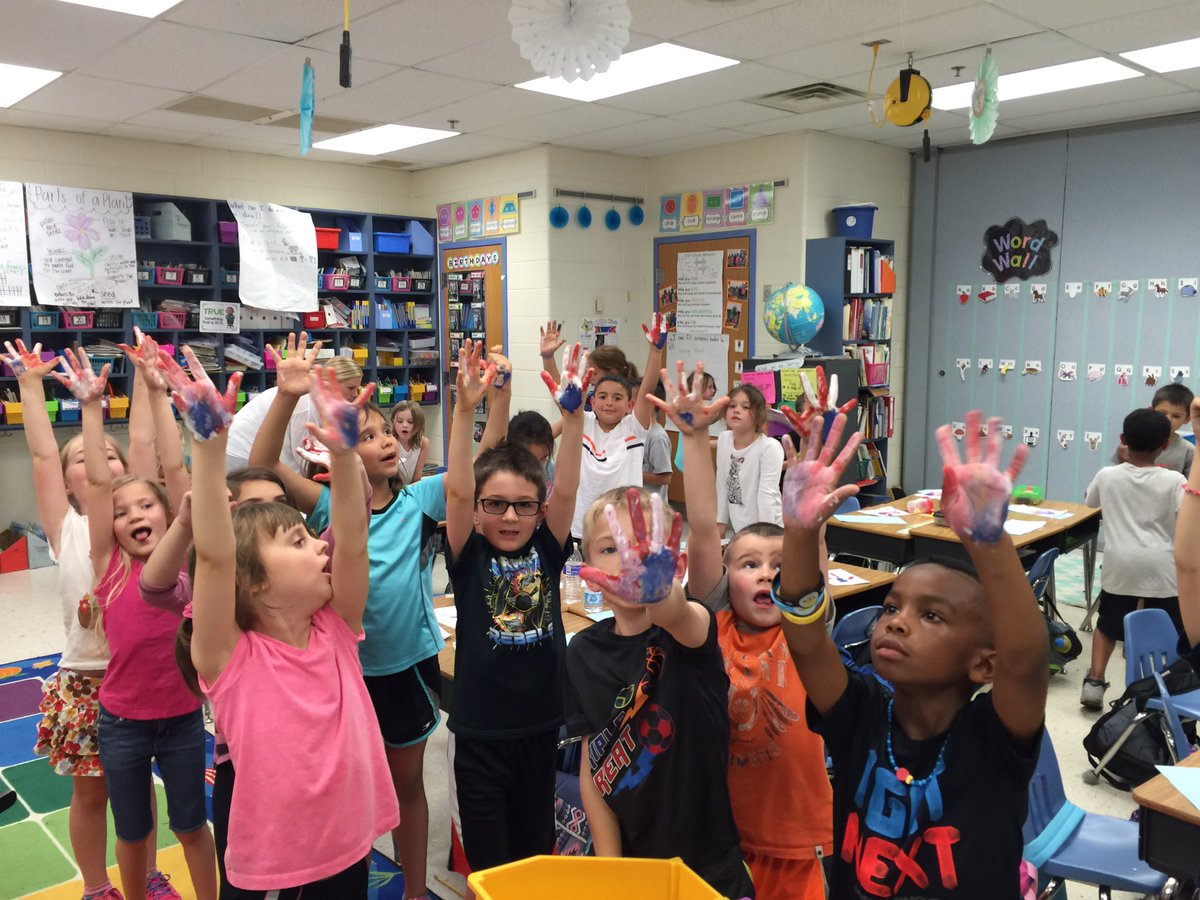 cathyrenfrow's tweet photo. Honoring our fallen soldiers. #MemorialDay2016 #ashlandsoar #pwcsedchat https://t.co/5xVnBCewBA