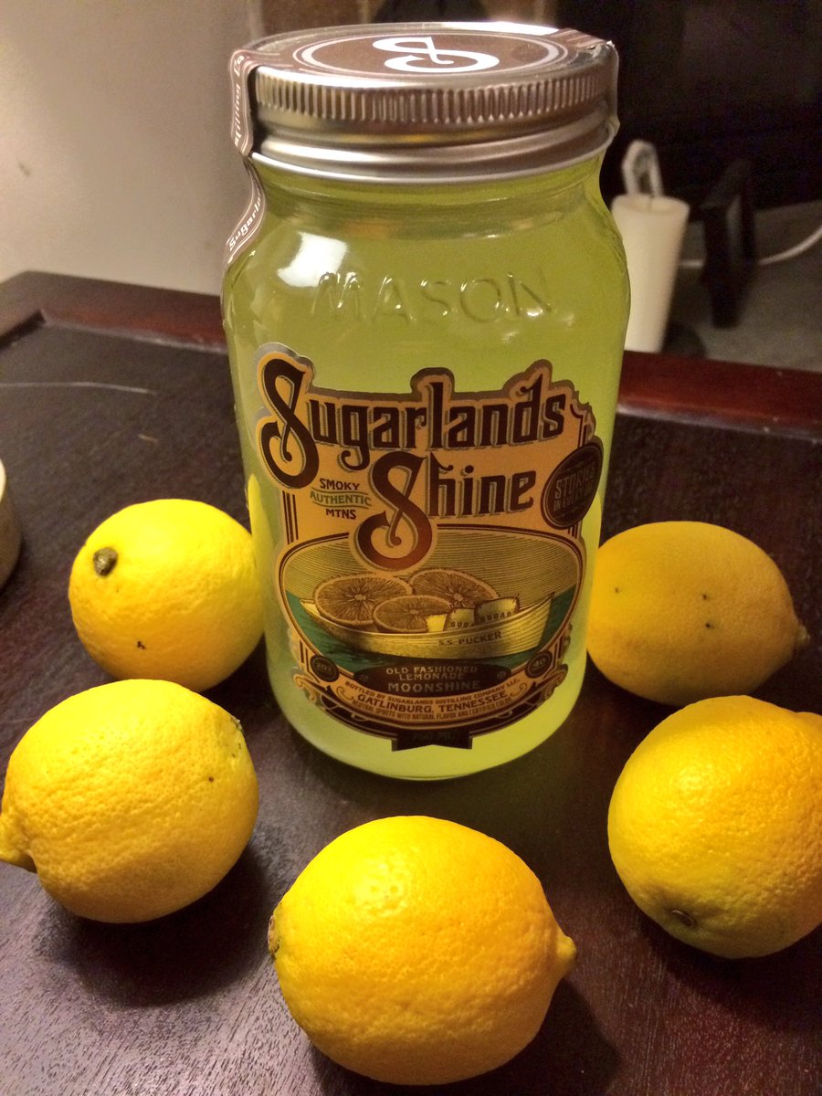 Essau1969's tweet photo. @boozychef @ricasoli99 @Surf_NWildwood @hmgivingsoul @BordeauxLife Legal Shine? Summertime drink #BoozyMonkChat https://t.co/54KXmH5vFi