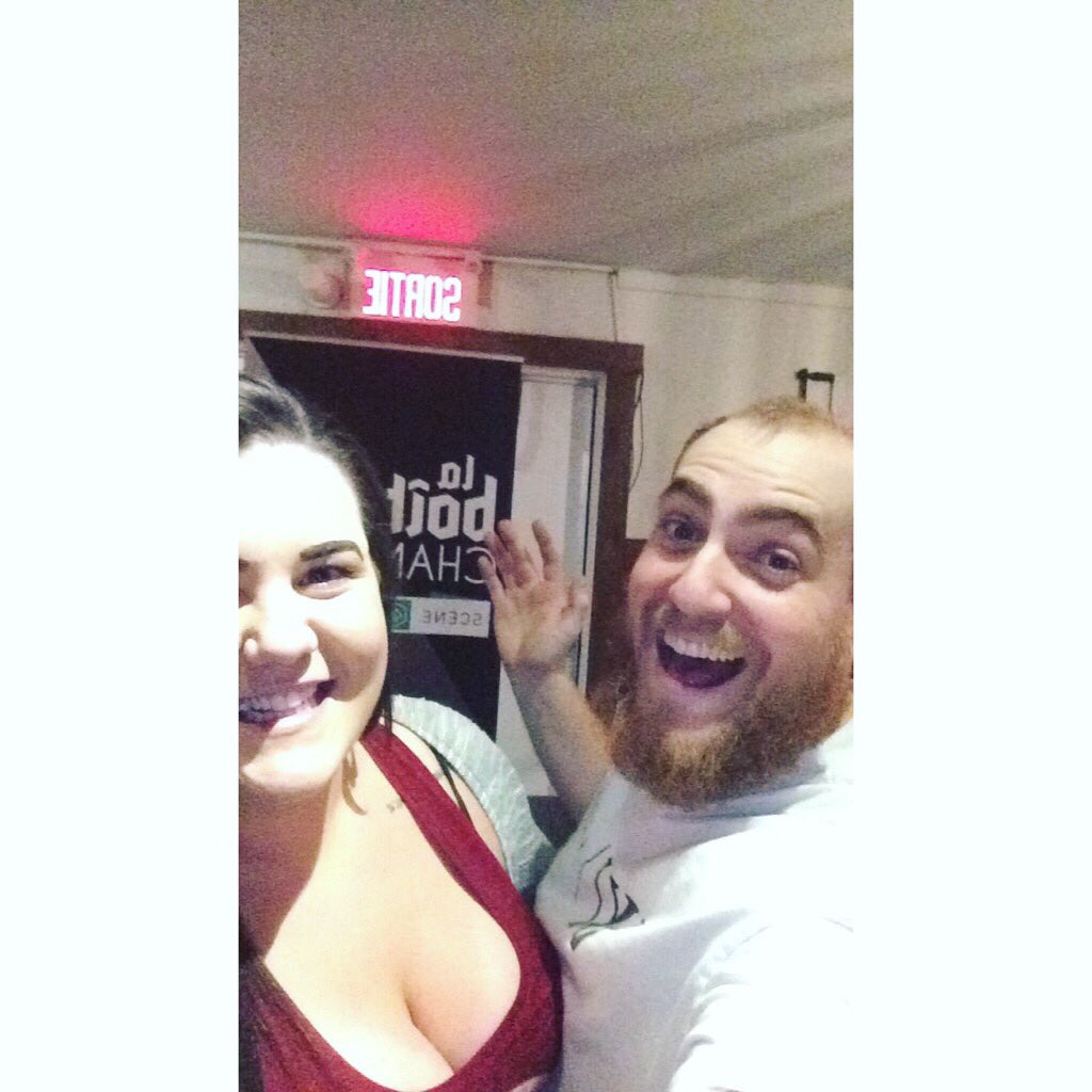 KimBerrrry's tweet photo. Lui y'en est pas à son premier bbq. @PhilRoyhaha #meilleurshowdhumour 😍 https://t.co/wgPd9GElVm