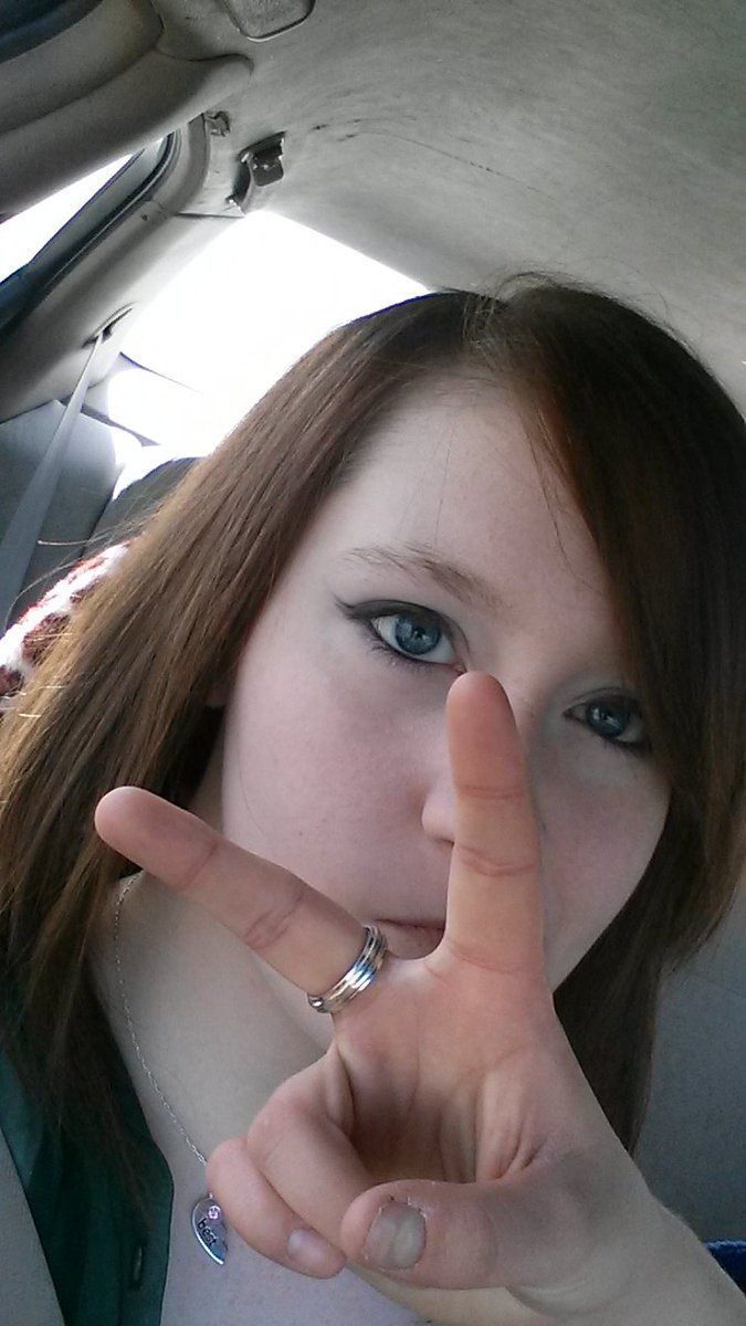 falcon_sam4real's tweet photo. //Saw a lot of people doing this, thought I would too. The name's Carlie, 22! P.s. The brunette one is 3 years ago. https://t.co/fYd4ol0Pm0