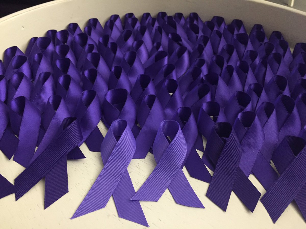 Mariner_2016's tweet photo. In honor of King Irving seniors will be wearing his favorite color ribbons on their gowns on Saturday #ripirv https://t.co/8WnoEfvIKV