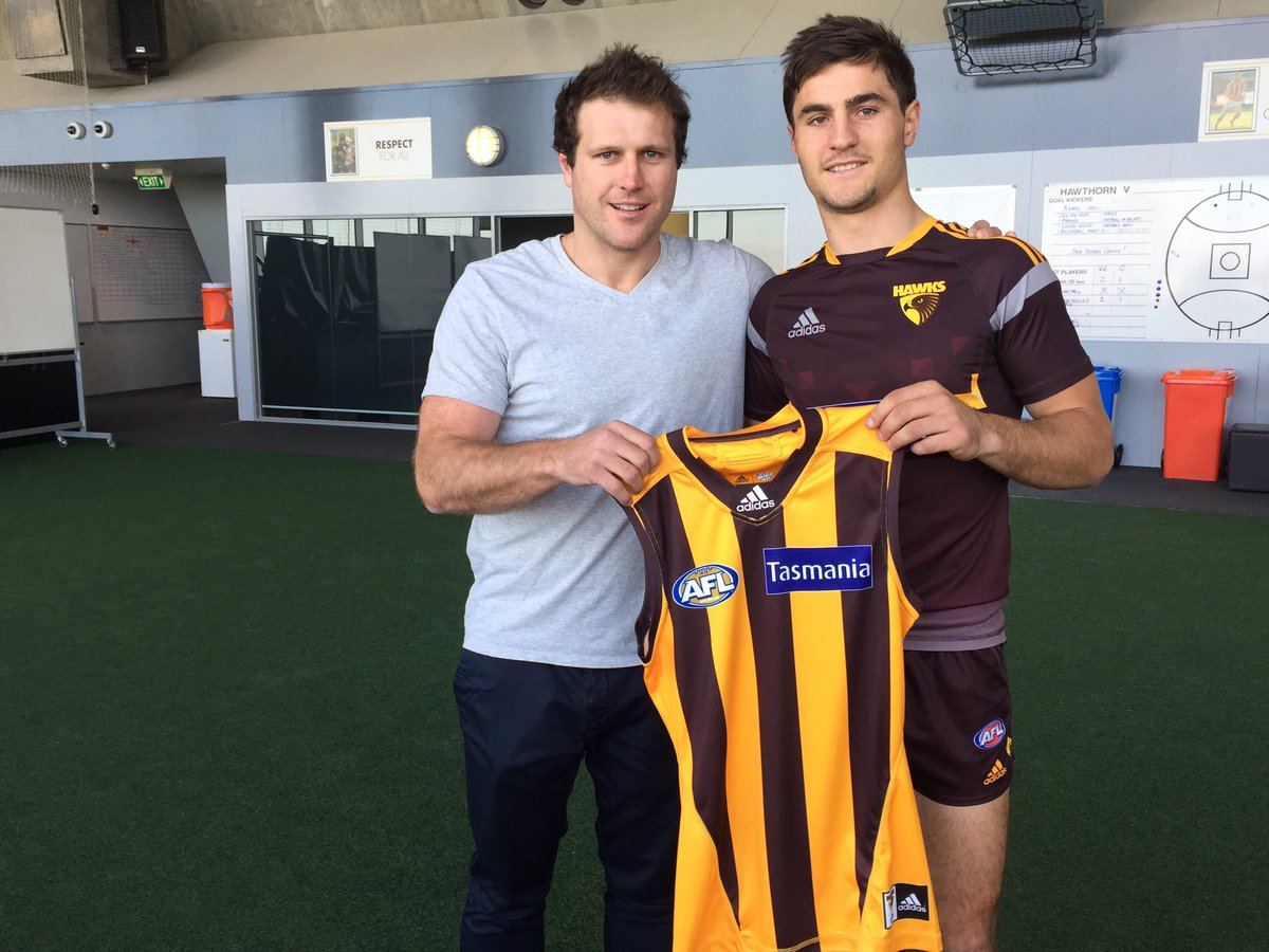Browndogg_30x's tweet photo. Privilege 2 present Kade Stewart his @HawthornFC jumper before his debut tomorrow. Tough as nails. 1st of many https://t.co/RPFww87Hl4