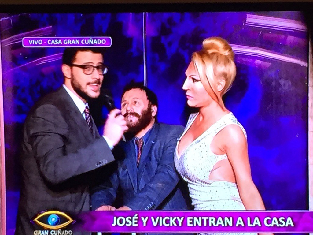 Haciendo zapping 🙈. Te tenía mucho respeto, hasta hoy...<a href="/diegoleuco/">Diego Leuco</a>