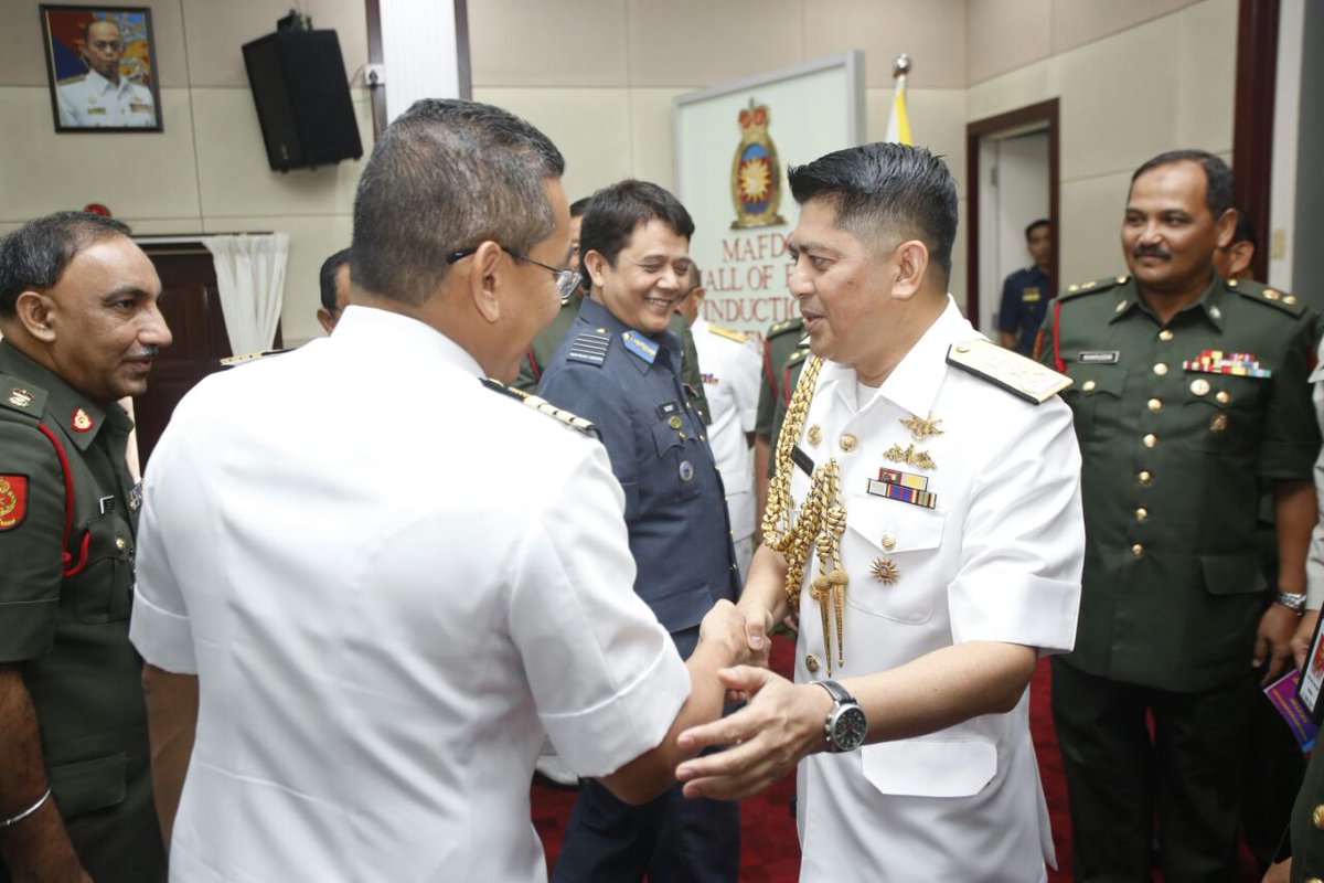 tldm_rasmi's tweet photo. Pemerintah #TLDB beramah mesra bersama warga #MPAT #ATM @1MinDef #HallOfFame @H2OComms https://t.co/BTMf5o1RMw