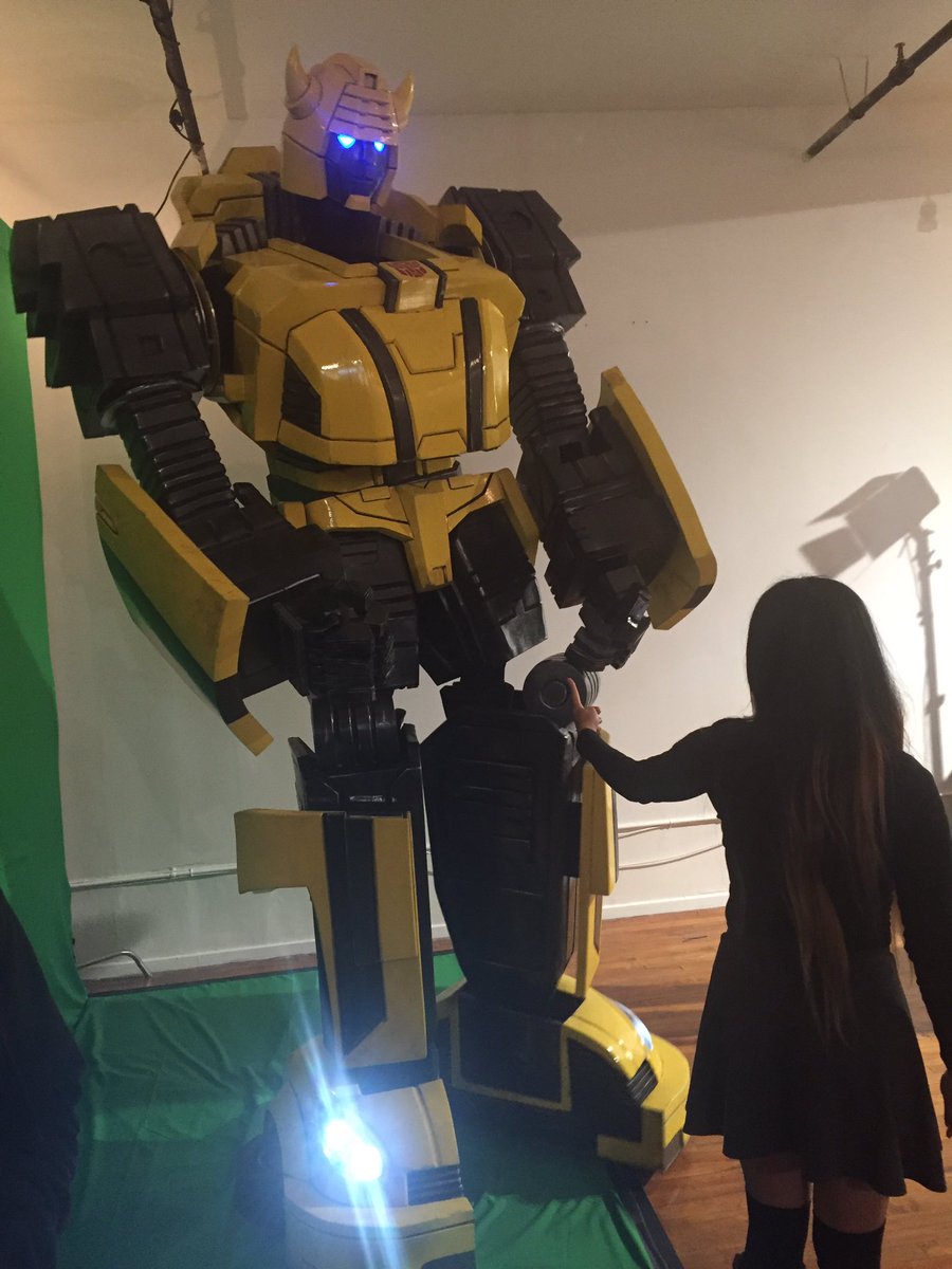 VanossGaming's tweet photo. At the @transformerswar's #EarthsFate party! Check it out: https://t.co/8taY27SqdT #ad https://t.co/bEWq1DFVYy