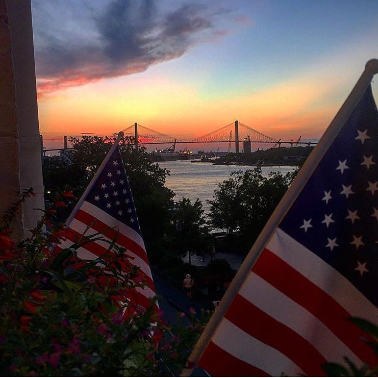 VisitSavannah's tweet photo. No words. Just beauty. #VisitSavannah [📸: @rmcboutique] https://t.co/CaCG8Q0iW0 https://t.co/j0uPnbVTKL