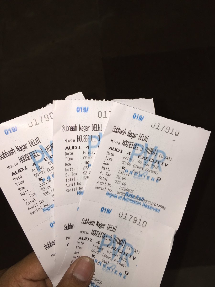 KhiladiKunal's tweet photo. Here we #Housefull3FDFS with @fearlessneeraj π ab is se first nahi hoga show π #Housefull3InCinemas https://t.co/feXojpkmv4