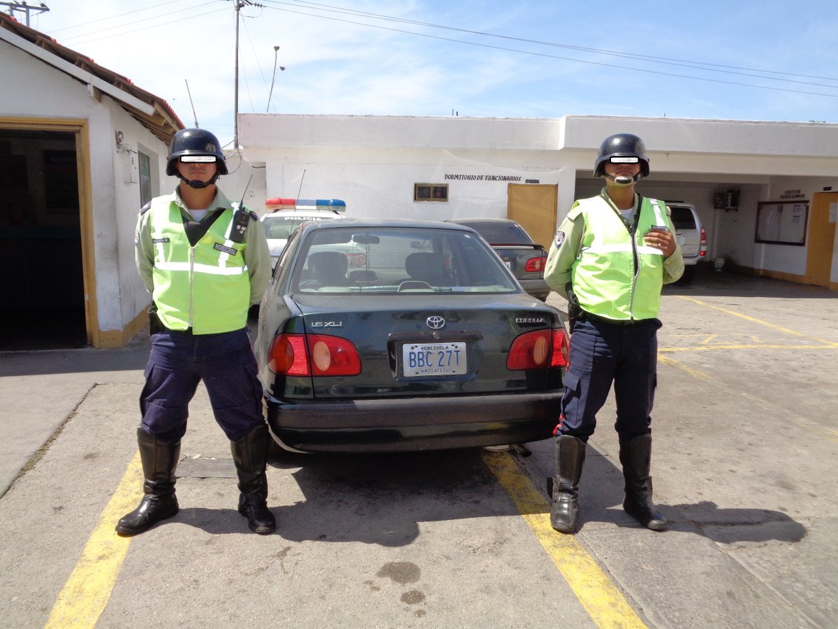POLICIAMUNICI's tweet photo. Cuadrante cinco de la policia municipal recupero un vehiculo marca corolla placa BBC27T color verde en tiempo record https://t.co/N05hbNweYO