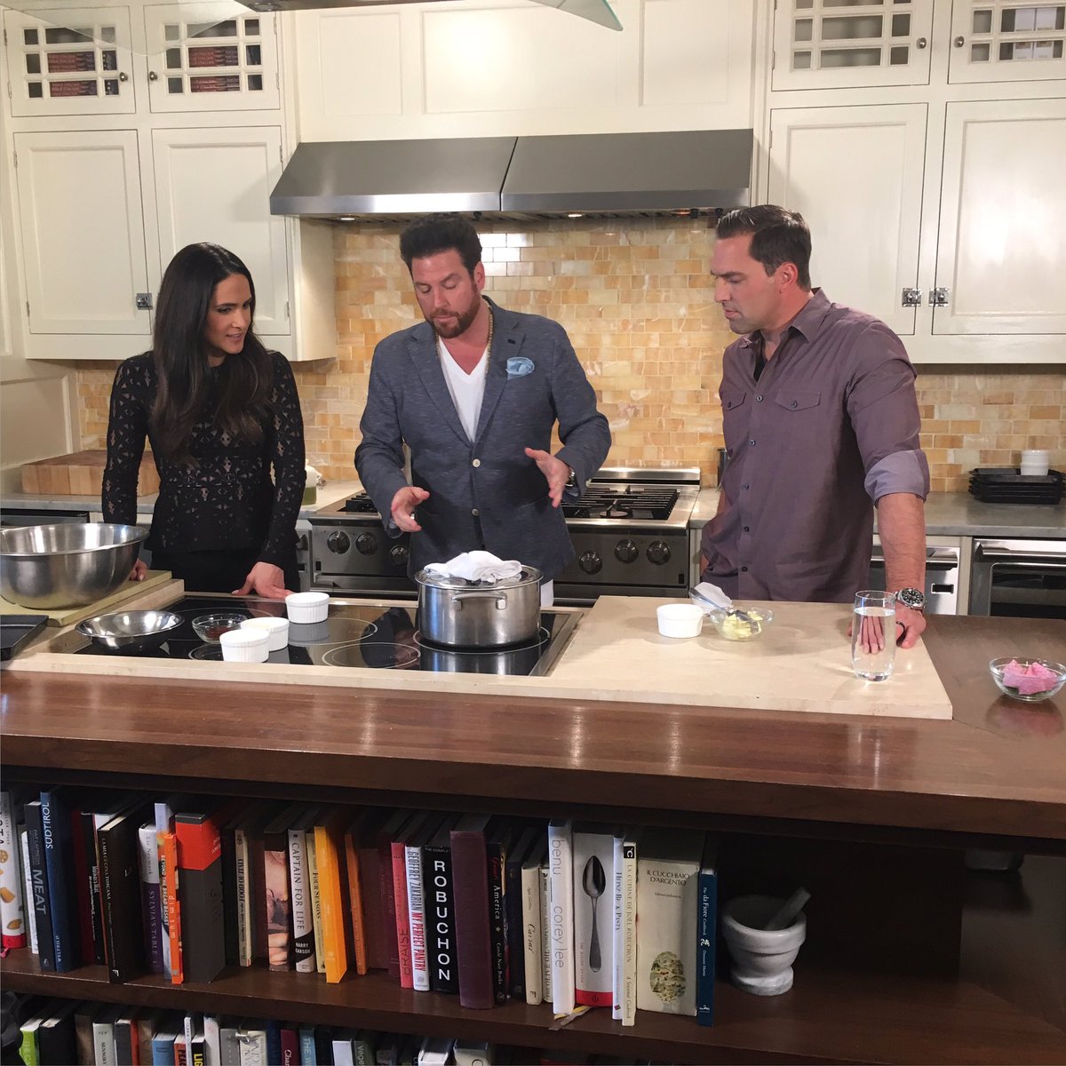 Made spaghetti with <a href="/conantnyc/">Scott Conant</a> and he didn't chop us! <a href="/markdero7/">Mark DeRosa</a> <a href="/SCCulinarySuite/">SC Culinary Suite</a> @impero_caffe <a href="/MLBNetwork/">MLB Network</a>