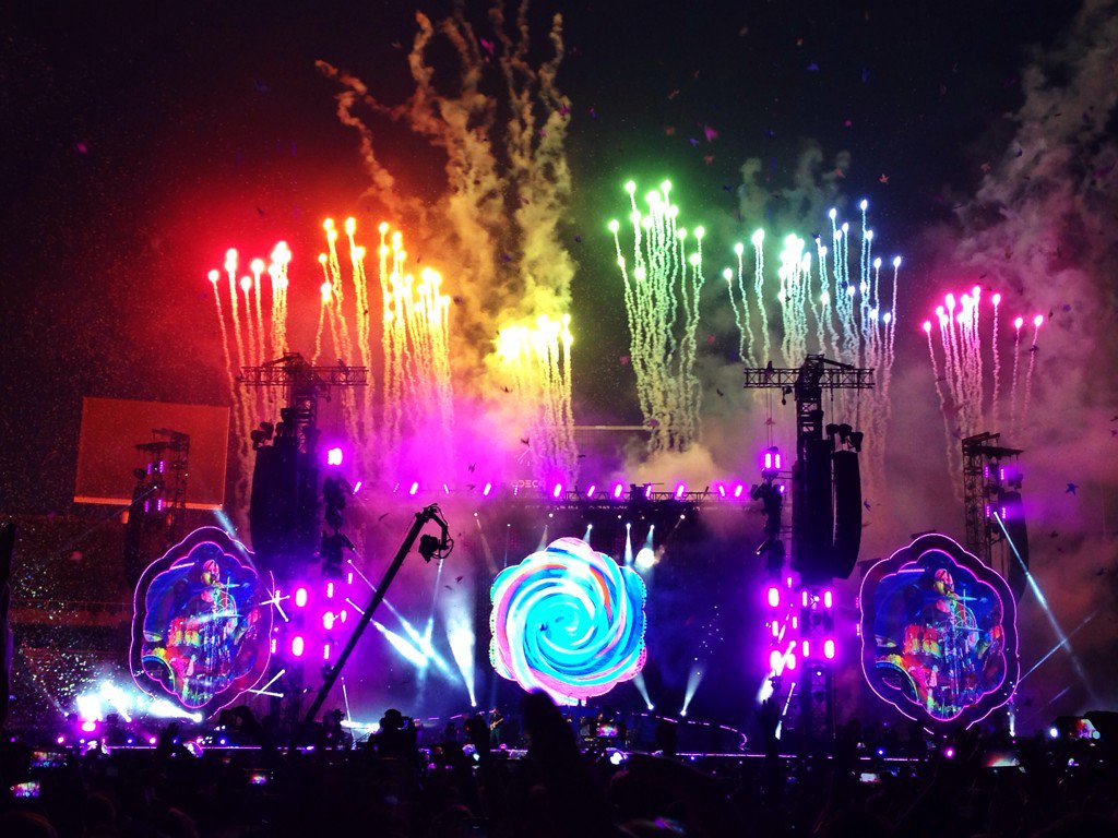 quincaral's tweet photo. Un concierto de #Coldplay es un espectáculo inigualable. Hoy en #Barcelona ha quedado demostrado // @coldplay_es https://t.co/wauBjmD98c
