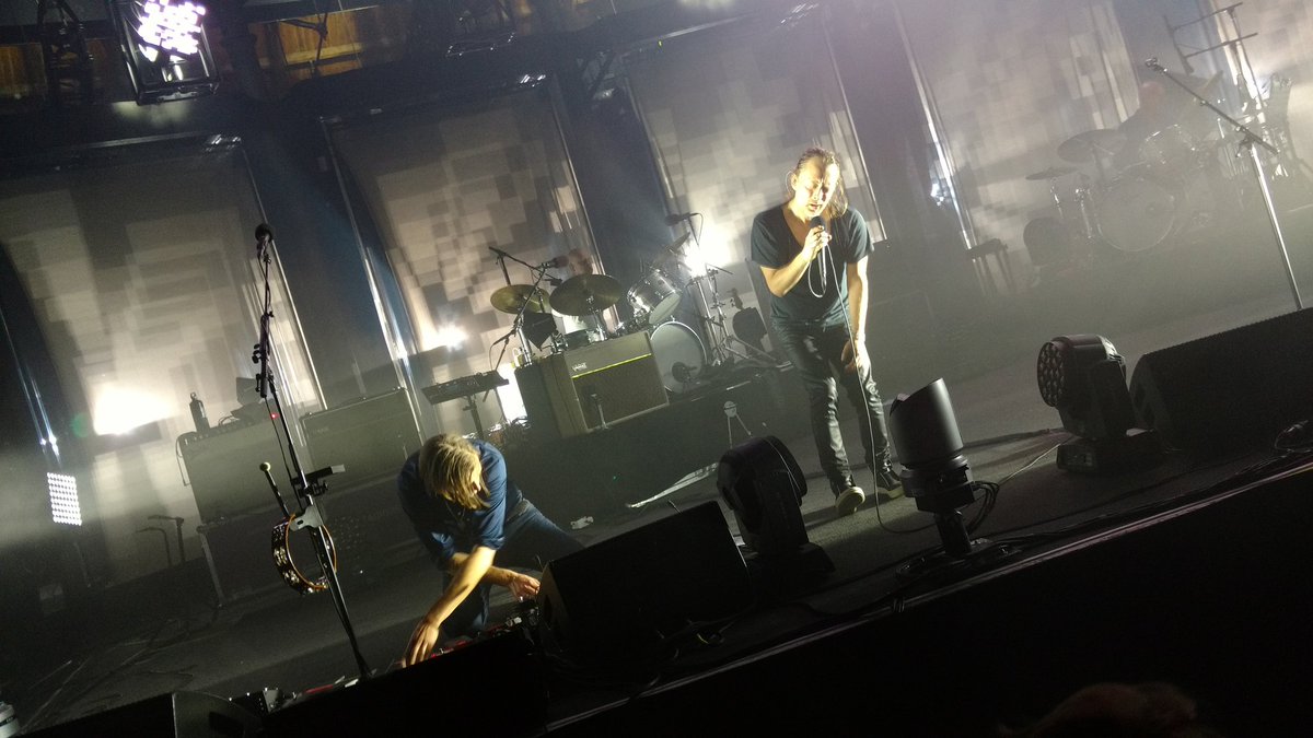 radioand's tweet photo. I choose to be in front of Ed! #radiohead in #london! @radioheadlive @radiohead @edfromradiohead https://t.co/W4WynYh66x