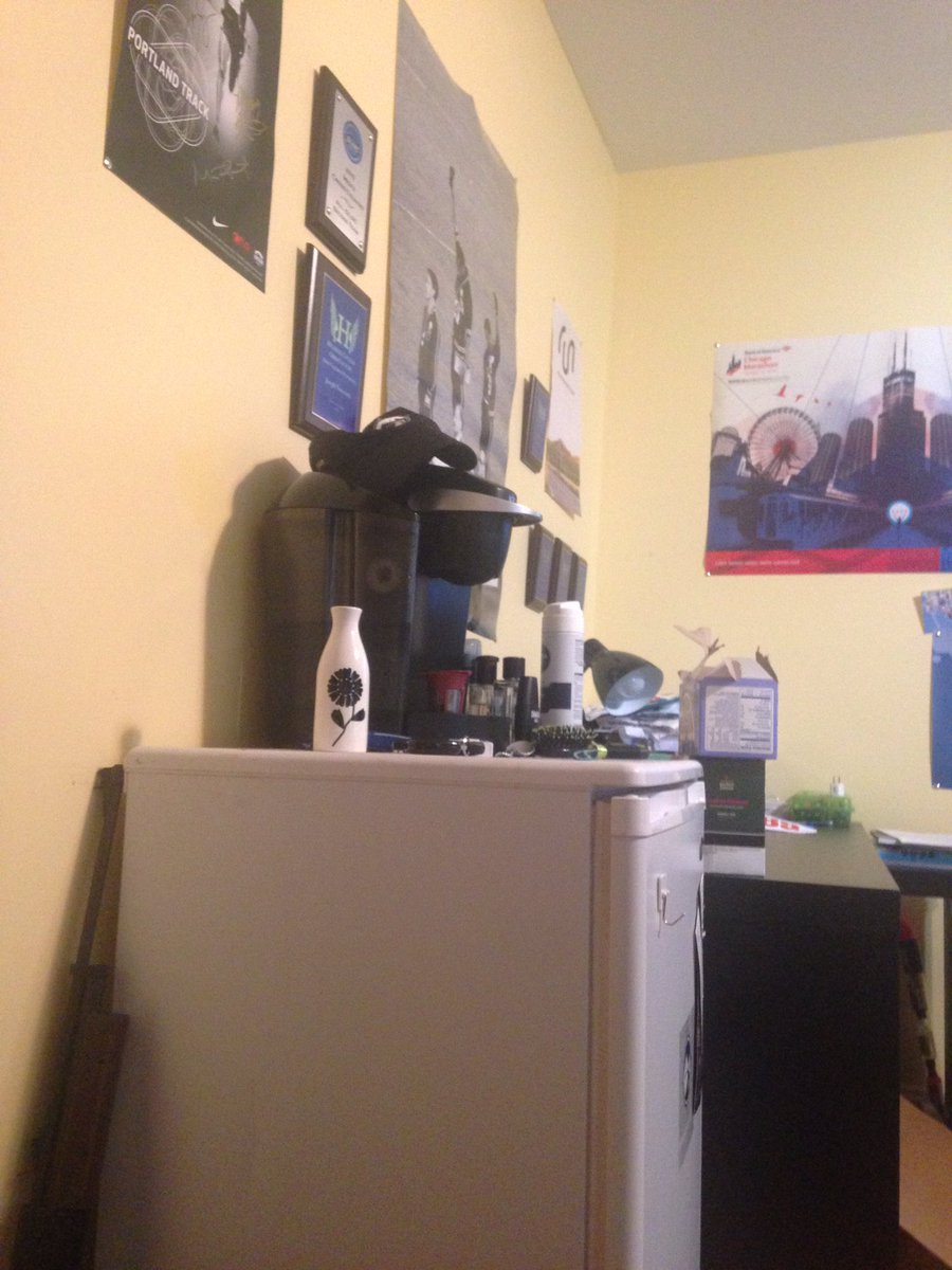 HatsOnThings's tweet photo. There is a hat on this coffee maker https://t.co/rGpCmwOiIz