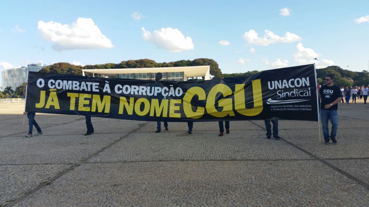 LucianaSuffi's tweet photo. @ECantanhede @gcamarotti Eliane e Camarotti,façam uma pauta sobre rebaixamento e tentativa de enfraquecimento da CGU https://t.co/sYPB0lr5MW