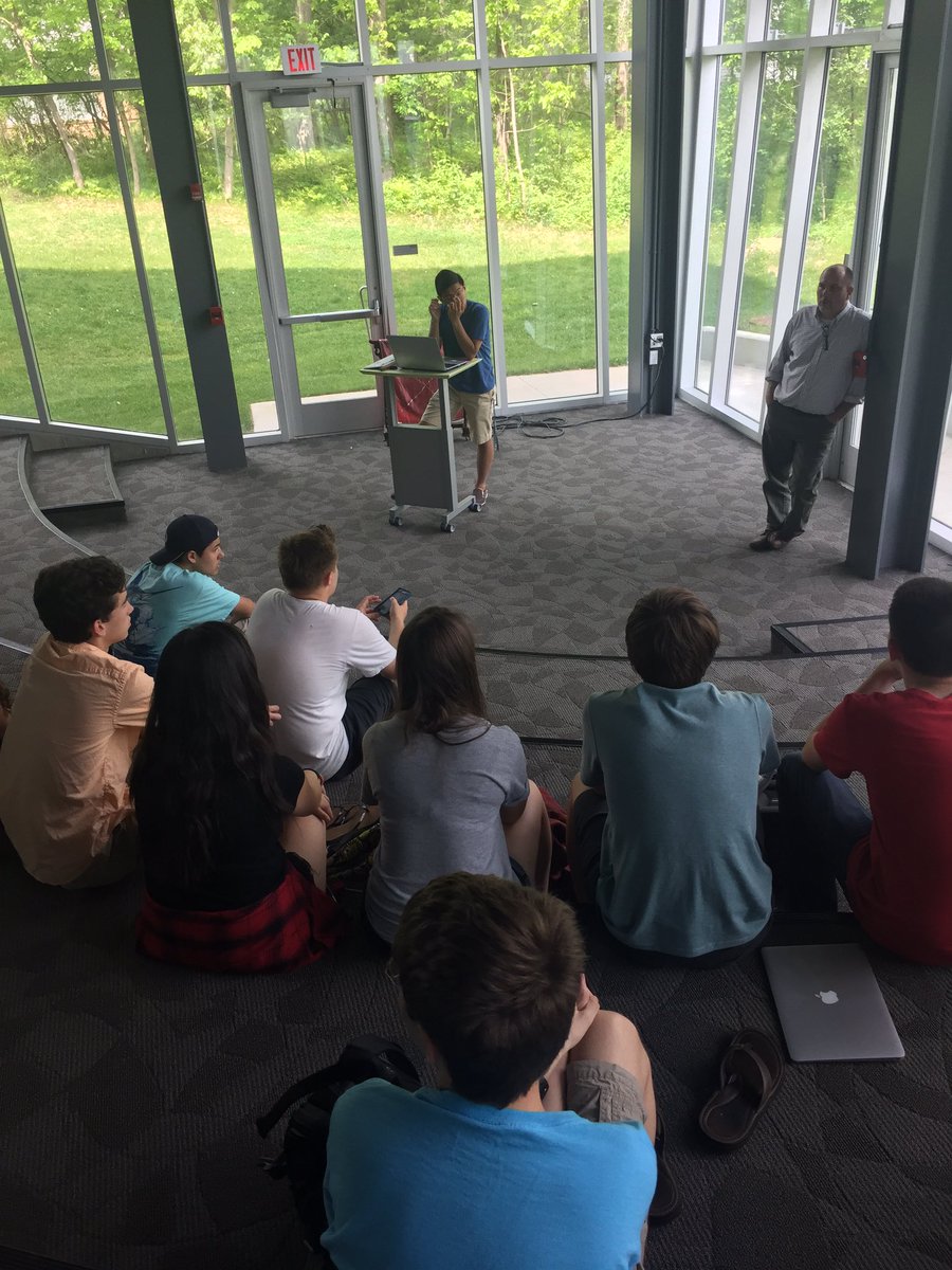 MVHawksRobotics's tweet photo. Orienting new recruits! #BESTRobotics #MVRobotics https://t.co/I2uu0awM8B