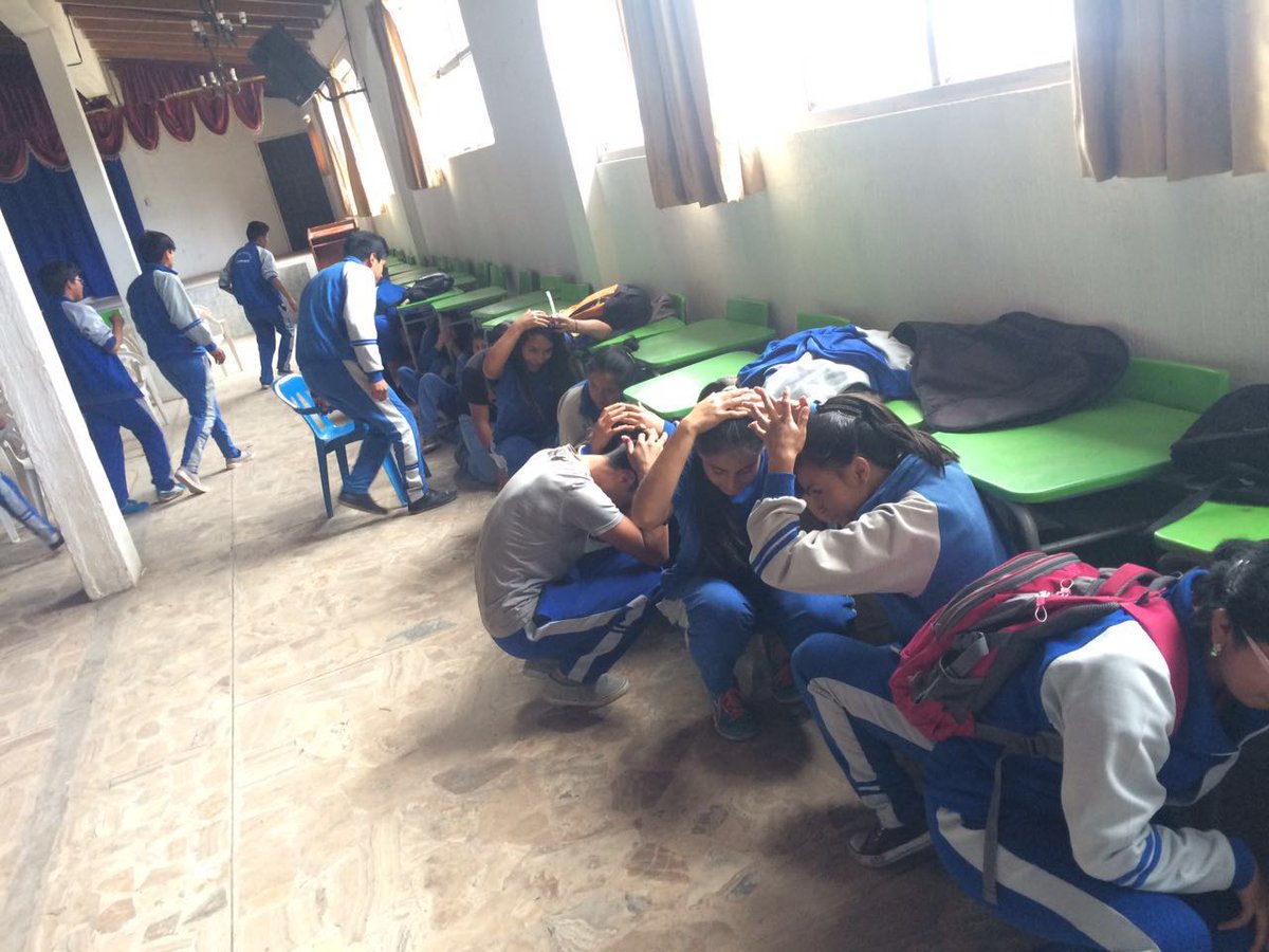 EducacionZ2_Ec's tweet photo. #SimulacroSismo en Unidades Educativas del #Distrito17D10, realizado con excelente desempeño https://t.co/hiQJoBvIpV