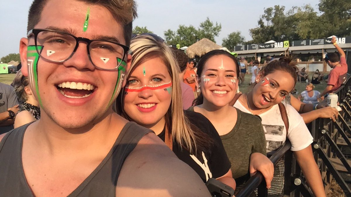 sararofl's tweet photo. Waiting for Robert DeLong last @floatfest #ThisisFloatFest #FloatSelfie https://t.co/p9D8gvZUuI