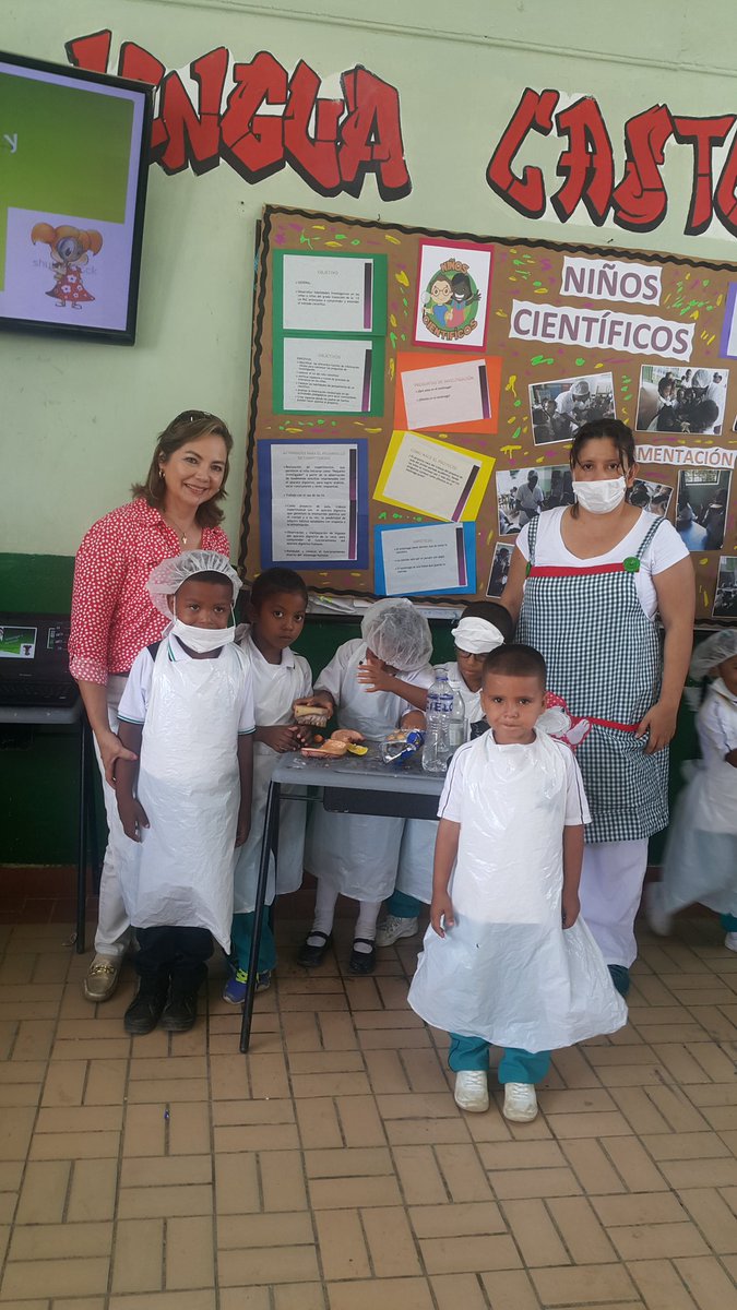 semapartado's tweet photo. La #FeriaMunicipalCT+I se realiza en la IE La Paz de Apartadó y participan estudiantes de Preescolar a 11o grado https://t.co/FsUSdr5Lkm