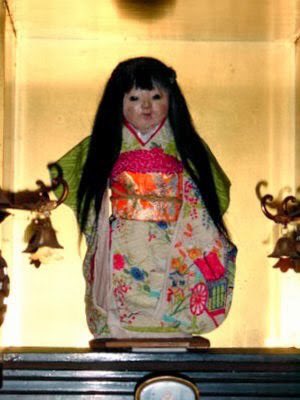 terropolis's tweet image. Okiku Doll. #Japón #MuñecasPoseidas

Esta muñeca usa un kimono que le perteneció a una niña llamada Okiku.